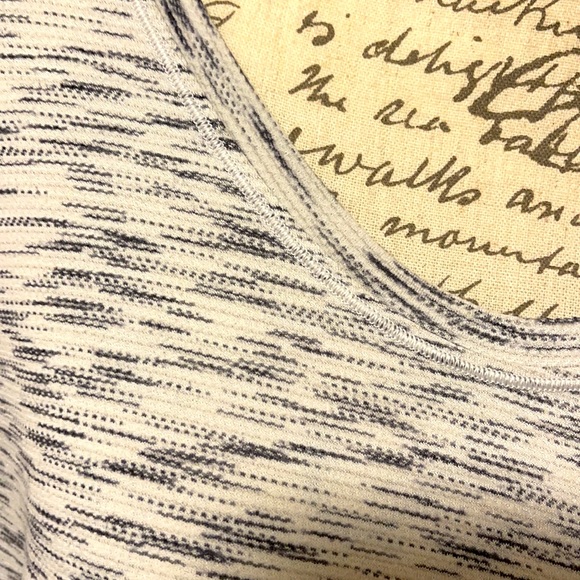 Women’s Lululemon Shirt M - Picture 4 of 5